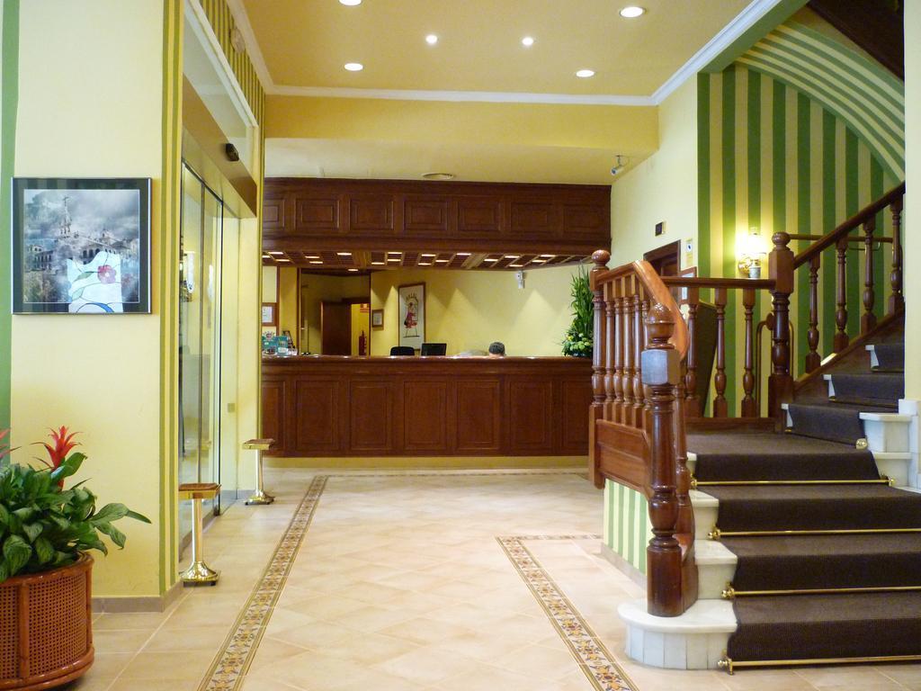 Hotel Regencia Colon