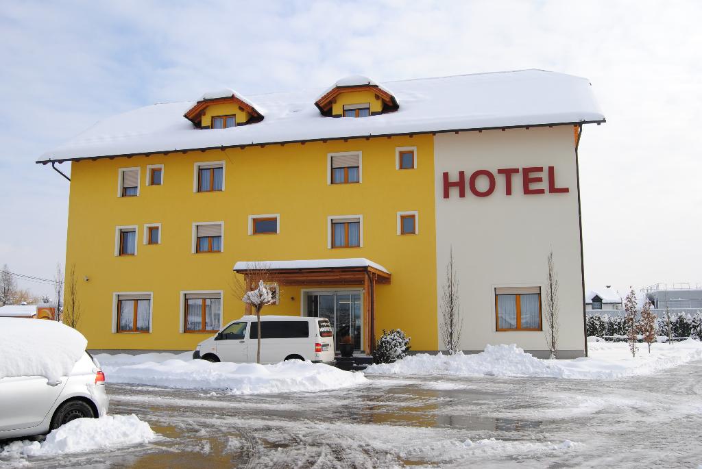 HOTEL BAU