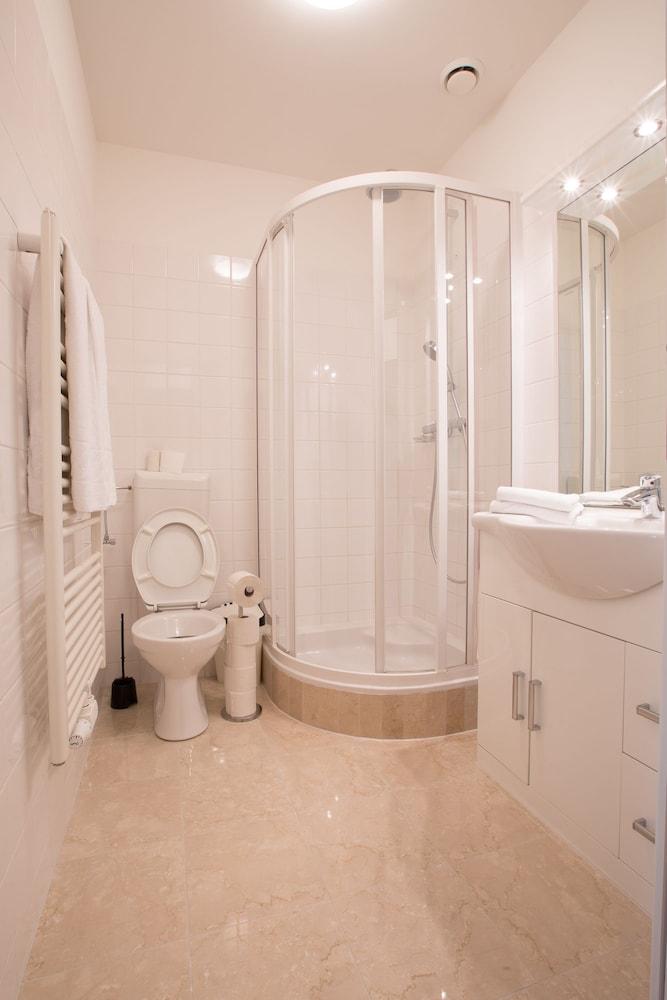 Grand Central Studio Apartments