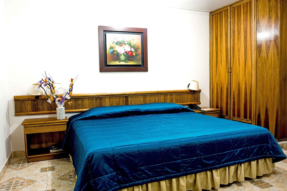 Hotel Prado 72