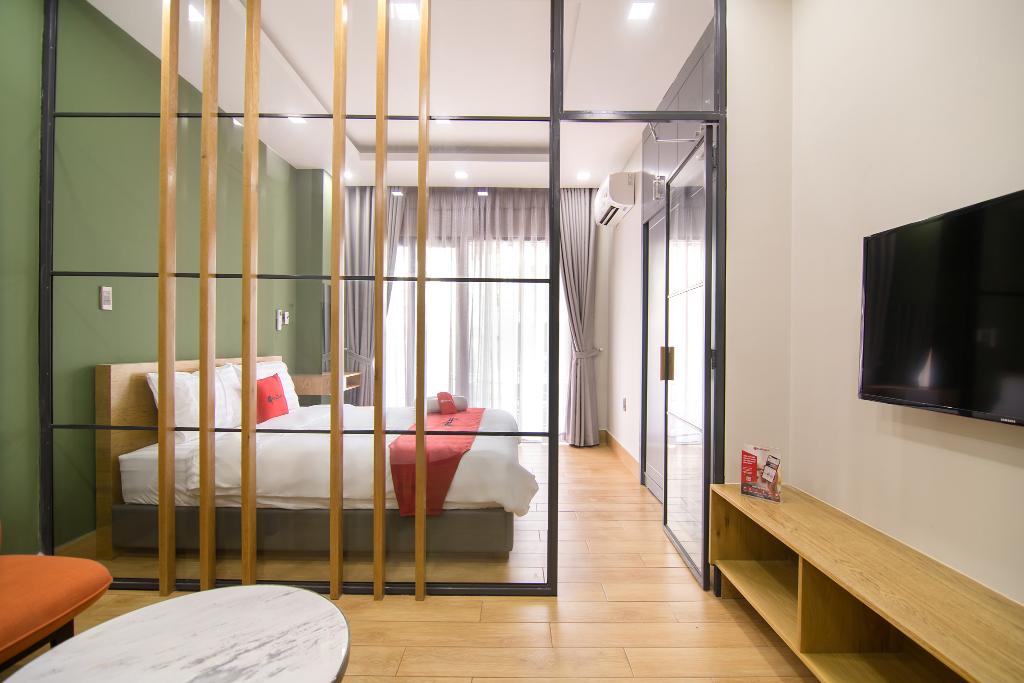 RedDoorz Plus near Cau Ong Lanh