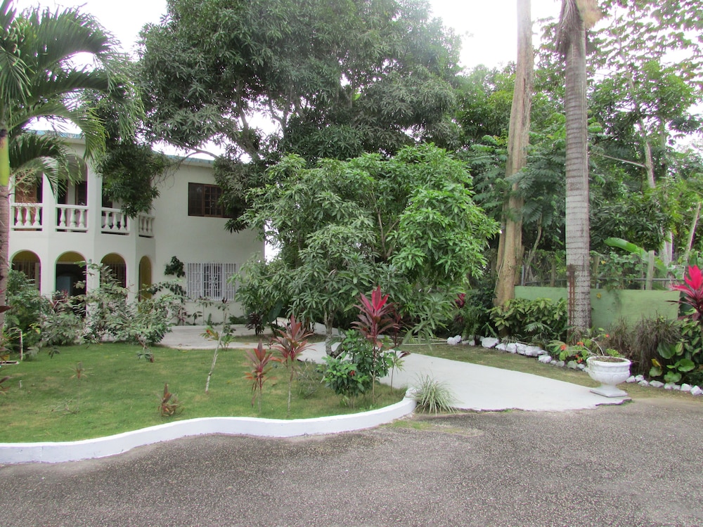 Ocean Wave Villa, Negril