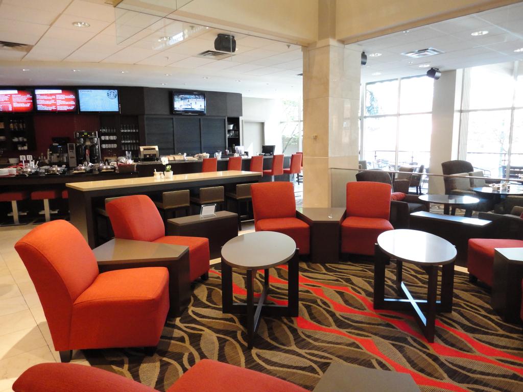 HOLIDAY INN & SUITES VANCOUVER DOWNTOWN