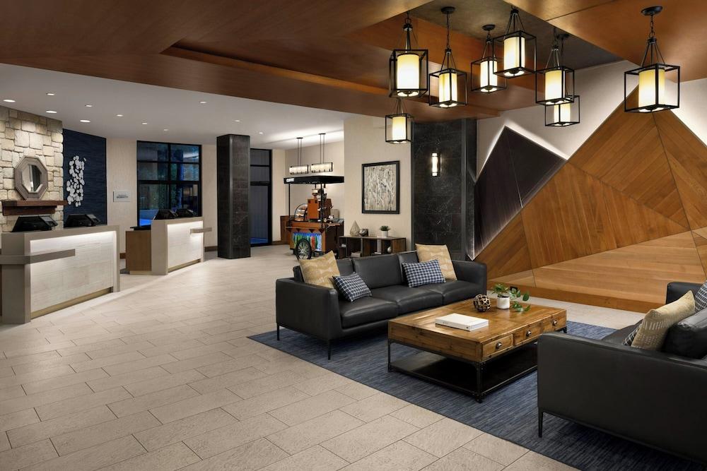 DELTA HOTELS WHISTLER VILLAGE SUITES