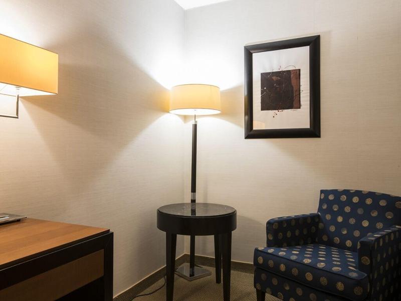 FLYON HOTEL & CONFERENCE CENTER