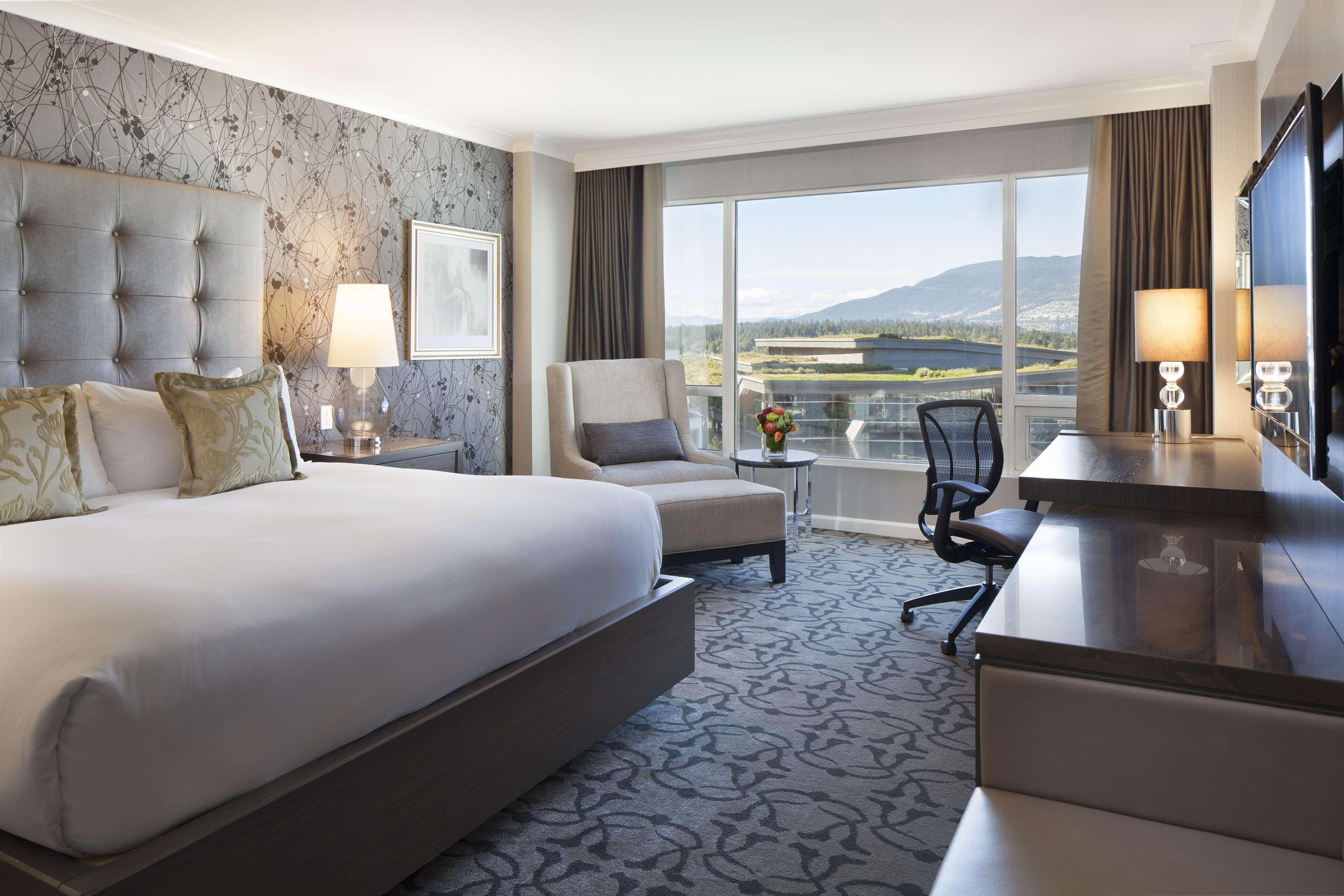FAIRMONT WATERFRONT