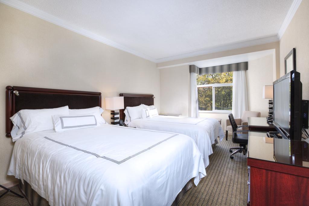 GRANVILLE ISLAND HOTEL