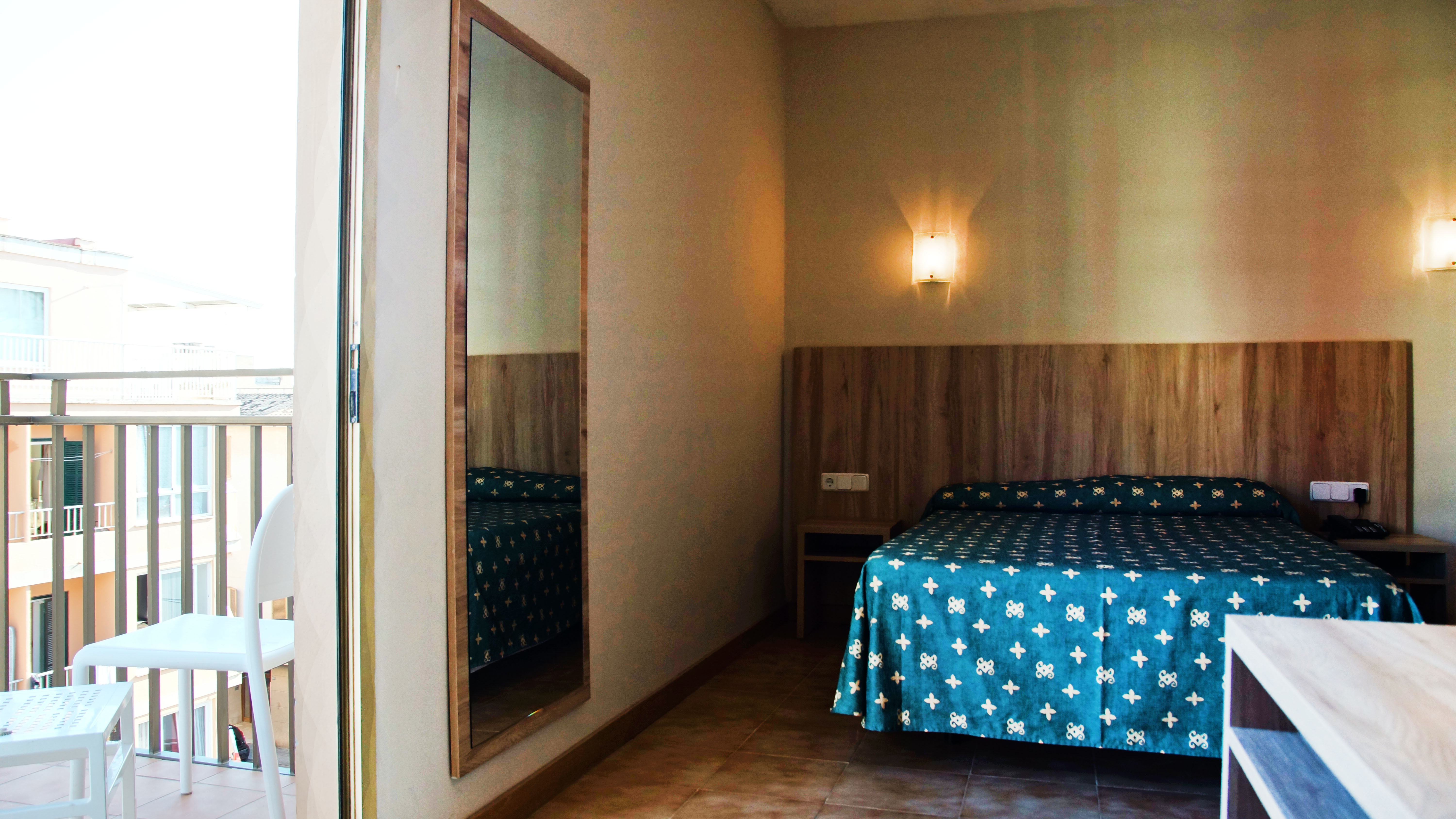 Iris Hotel