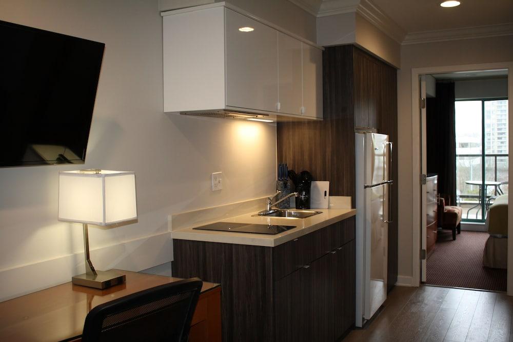 EXECUTIVE SUITES HOTEL METRO VANCOUVER BURNABY