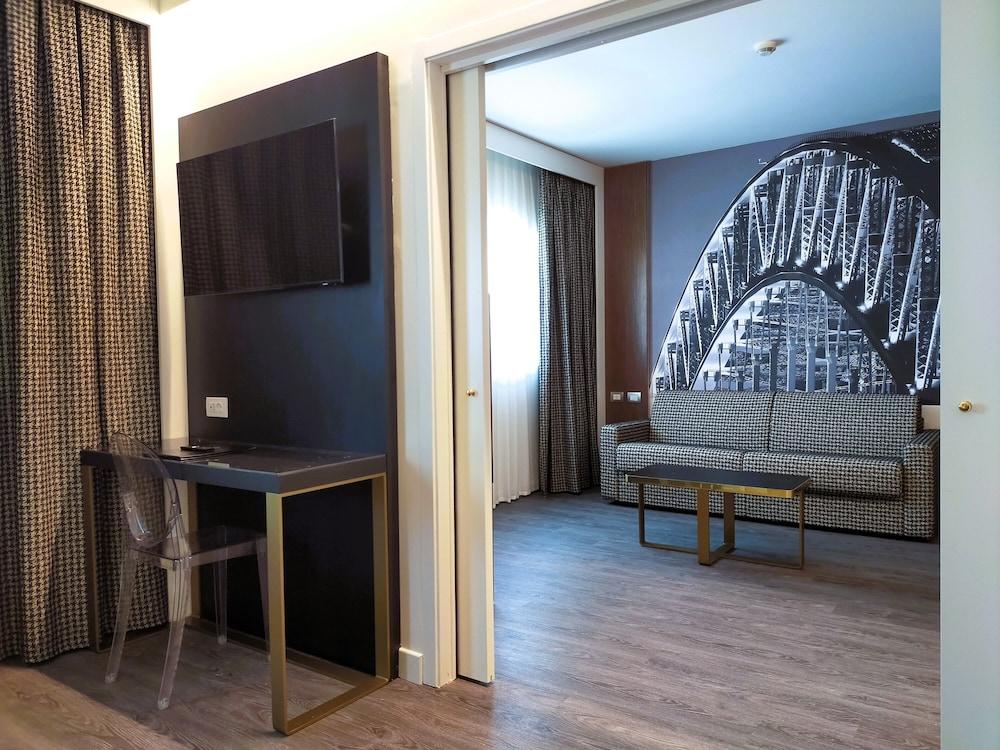 THE SYDNEY HOTEL