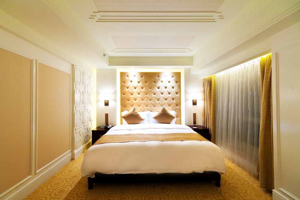 PARAMOUNT GALLERY HOTEL