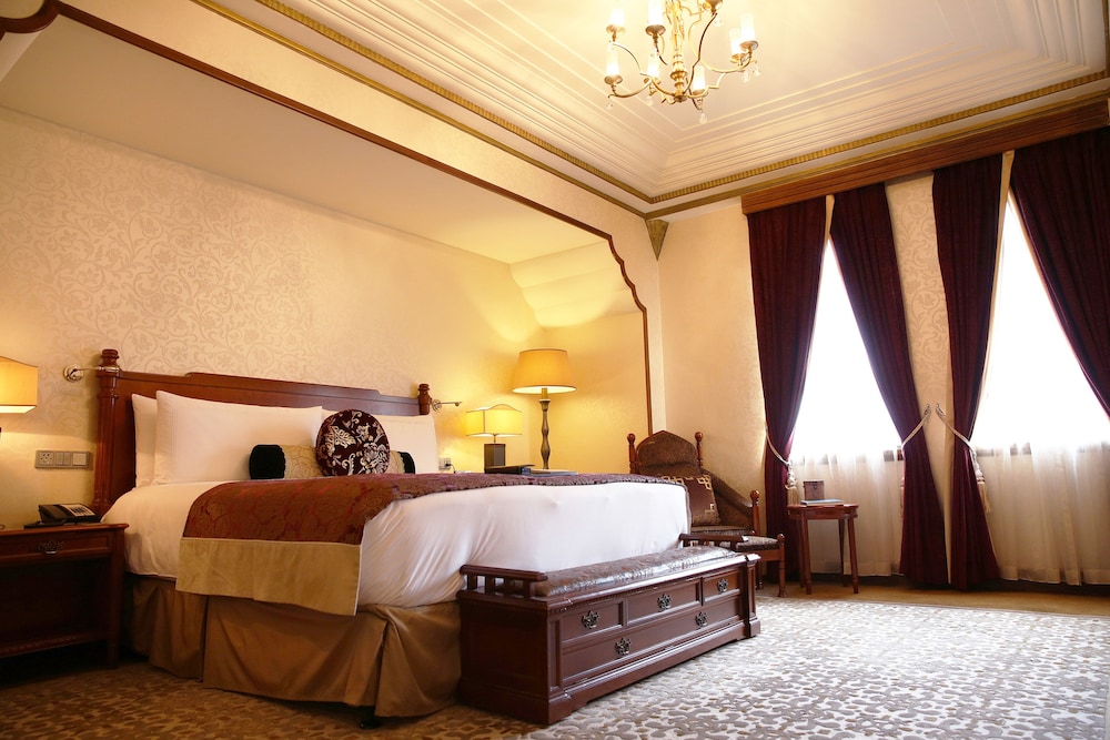 FAIRMONT PEACE HOTEL ON THE BUND