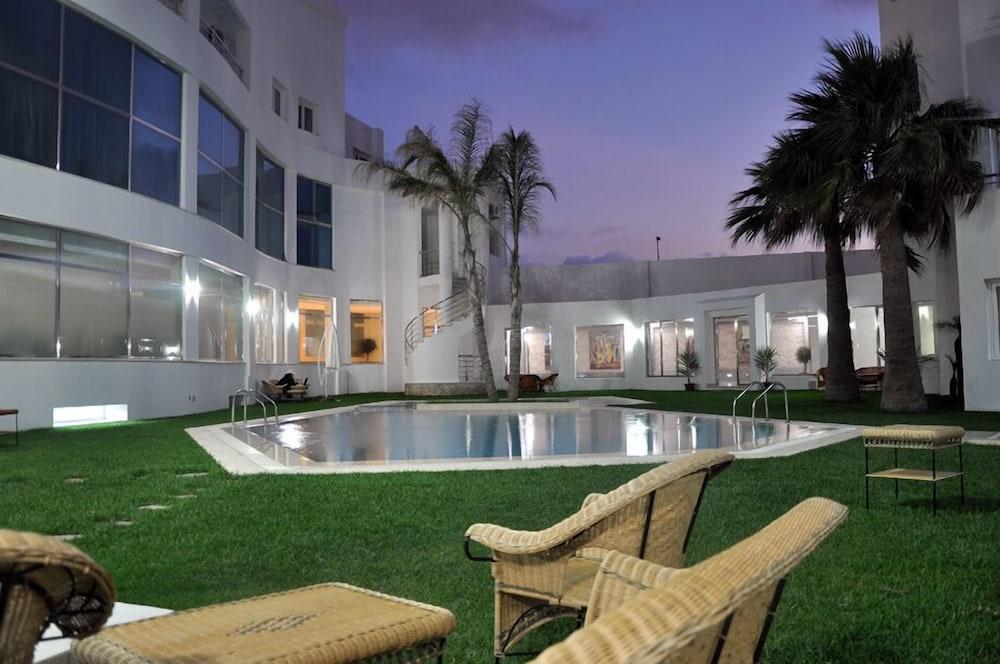 HOTEL CHAMS