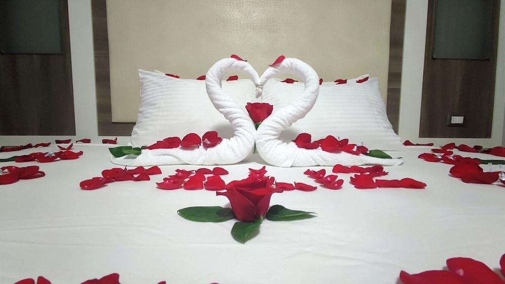 HOTEL BAHIA SUITES