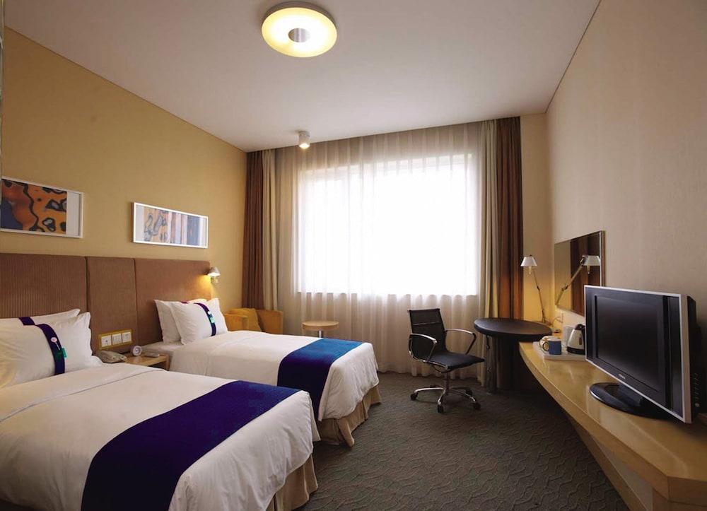 HOLIDAY INN EXPRESS CHENGDU NORTH RAILWAY STATION