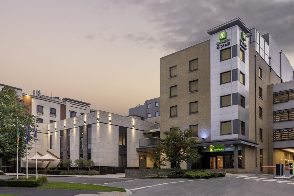 HOLIDAY INN EXPRESS DUBLIN AIRPORT