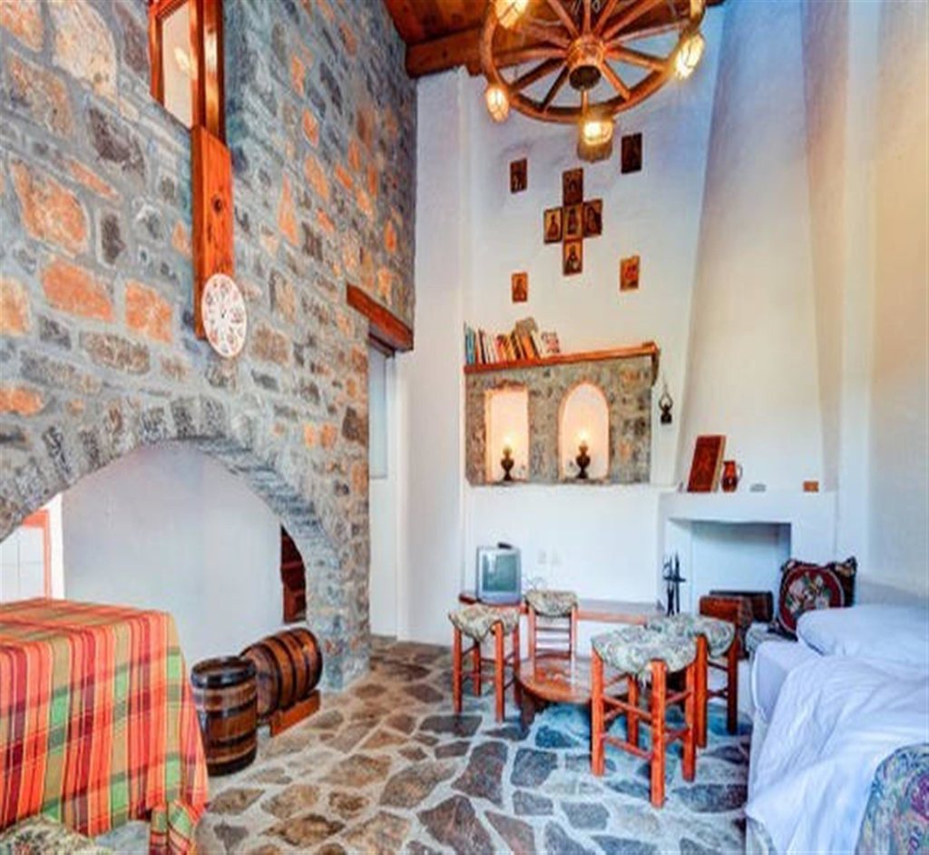 The Traditional HOMES of Crete