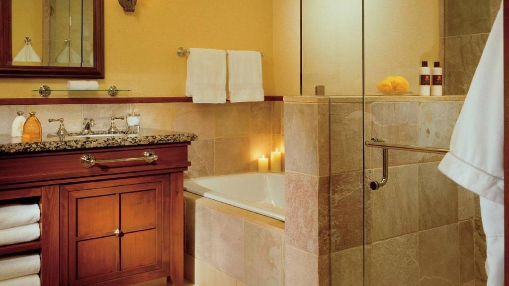 FOUR SEASONS RESORT WHISTLER