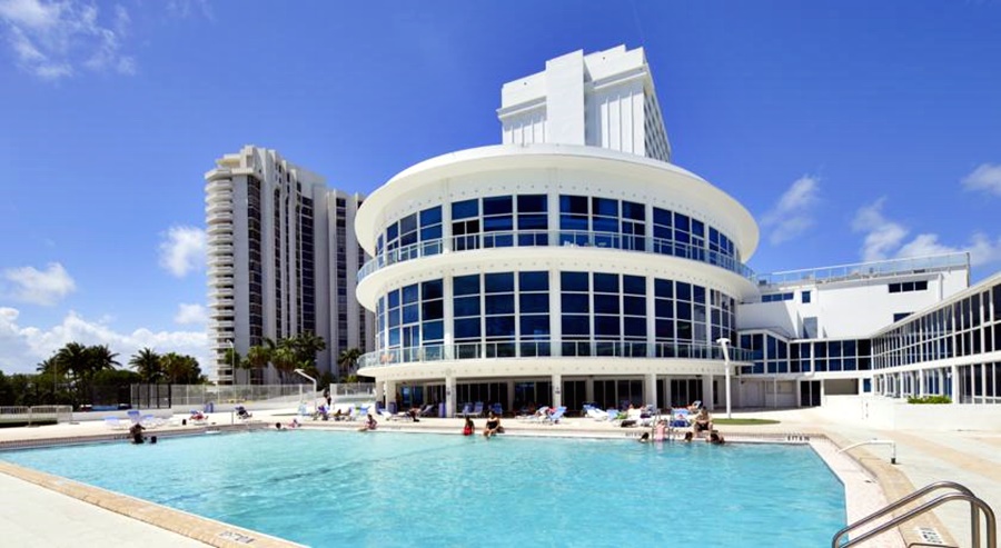 Newpoint Miami Beach Apartments